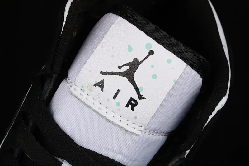 All categories Air Jordan Jordan series basketball shoes Air Jordan 1 Mid Air Jordan 1 Mid AJ1 Joe 1 black and white color luminous starry mid-top BQ6931-103